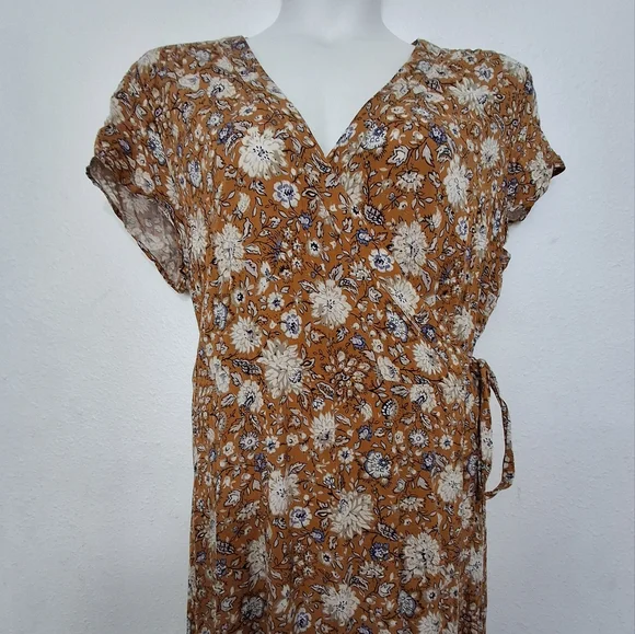 Old Navy Midi Wrap Dress Floral - Picture 10 of 12